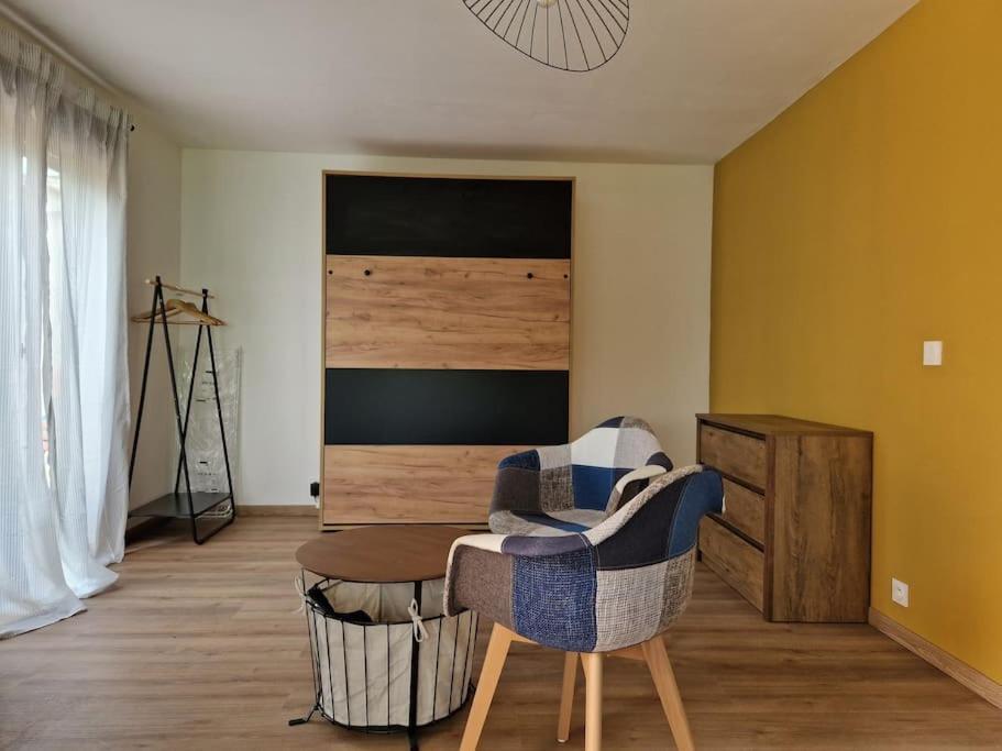 Studio Des Lices Villesequelande Bagian luar foto